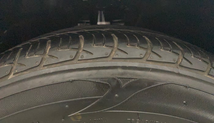 2016 Volkswagen Polo HIGHLINE1.2L, Petrol, Manual, 61,619 km, Right Front Tyre Tread