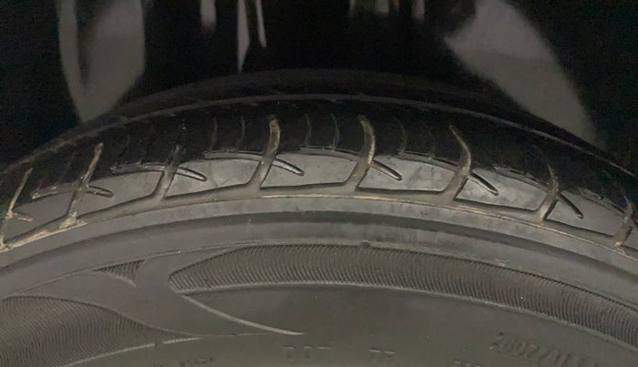 2016 Volkswagen Polo HIGHLINE1.2L, Petrol, Manual, 61,619 km, Right Rear Tyre Tread