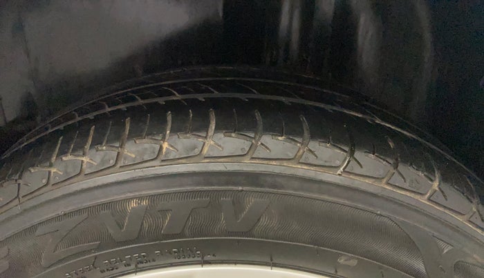 2016 Volkswagen Polo HIGHLINE1.2L, Petrol, Manual, 61,619 km, Left Rear Tyre Tread