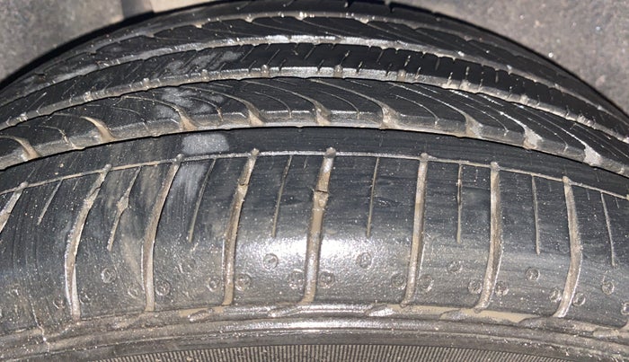 2015 Maruti Baleno ALPHA PETROL 1.2, Petrol, Manual, 69,008 km, Right Rear Tyre Tread