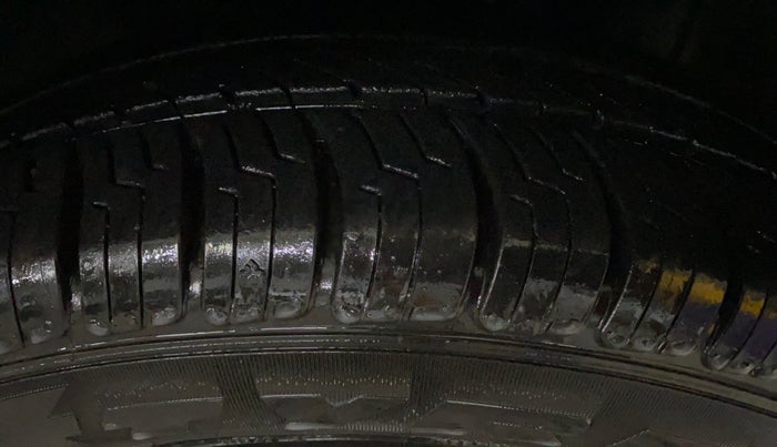 2020 Renault TRIBER RXZ, Petrol, Manual, 70,016 km, Right Front Tyre Tread