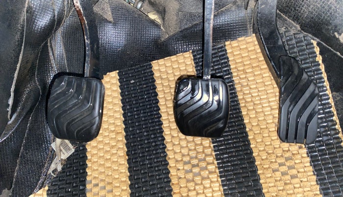 2020 Renault TRIBER RXZ, Petrol, Manual, 70,016 km, Pedals