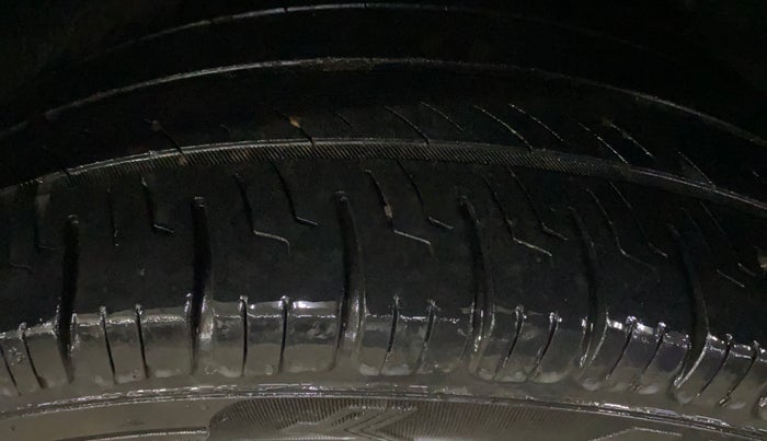 2020 Renault TRIBER RXZ, Petrol, Manual, 70,016 km, Left Rear Tyre Tread