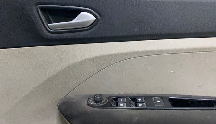 2020 Renault TRIBER RXZ, Petrol, Manual, 70,016 km, Driver Side Door Panels Control