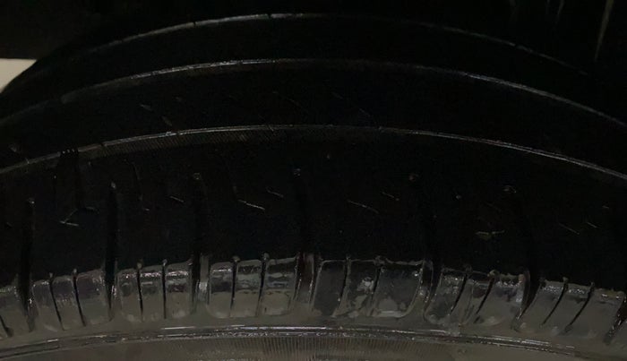 2020 Renault TRIBER RXZ, Petrol, Manual, 70,016 km, Right Rear Tyre Tread