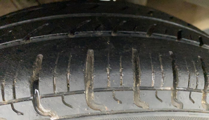 2015 Hyundai Eon ERA +, Petrol, Manual, 20,636 km, Right Rear Tyre Tread