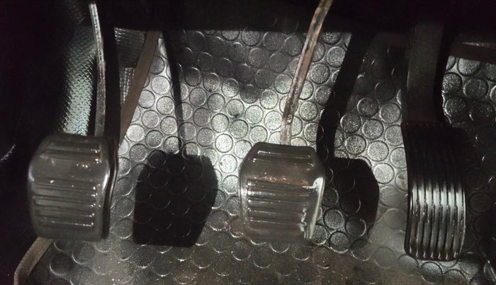 2016 Mahindra TUV300 T8, Diesel, Manual, 66,861 km, Pedals