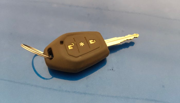 2016 Mahindra TUV300 T8, Diesel, Manual, 66,861 km, Key Close Up