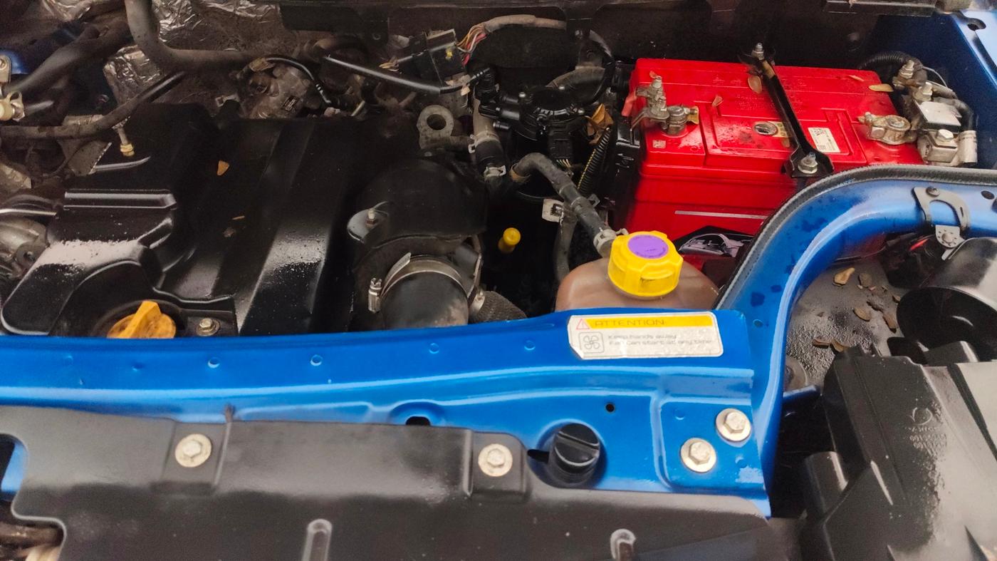 2016 Mahindra TUV300 T8, Diesel, Manual, 66,861 km, Engine View - Left