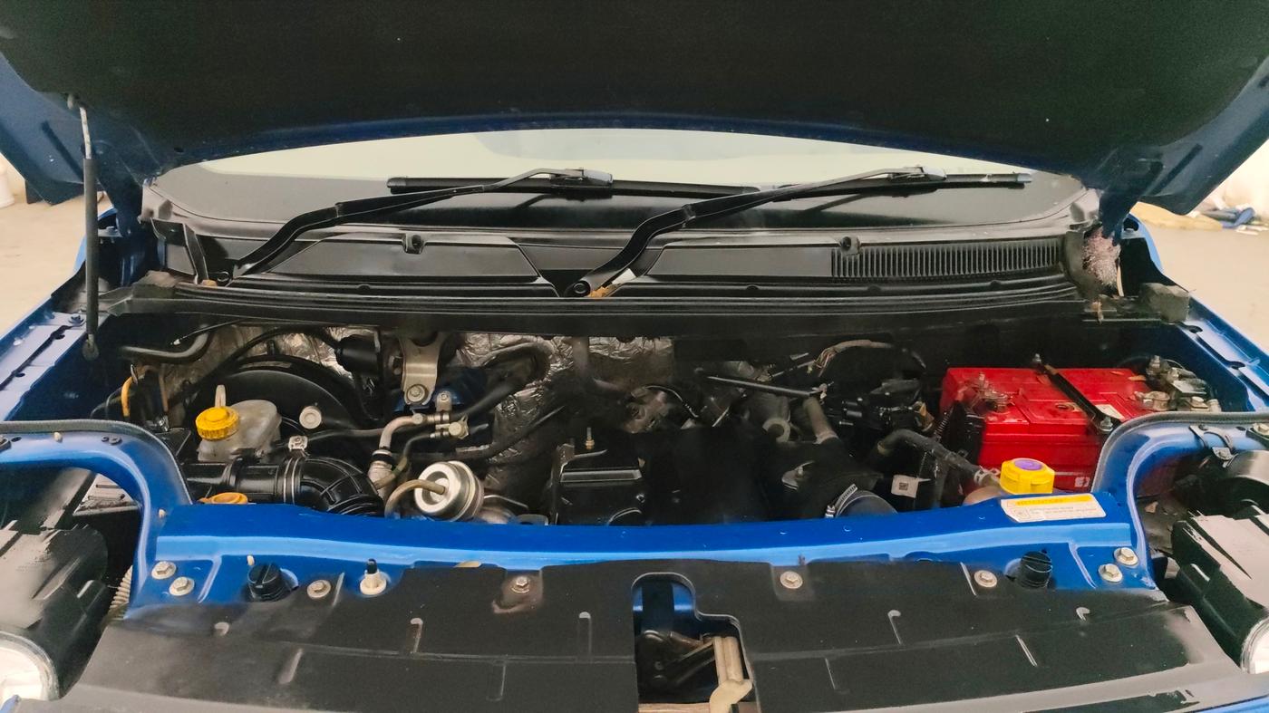 2016 Mahindra TUV300 T8, Diesel, Manual, 66,861 km, Engine View