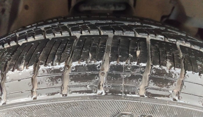 2016 Mahindra TUV300 T8, Diesel, Manual, 66,861 km, Right Front Tyre Tread