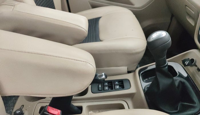 2016 Mahindra TUV300 T8, Diesel, Manual, 66,861 km, Gear Lever