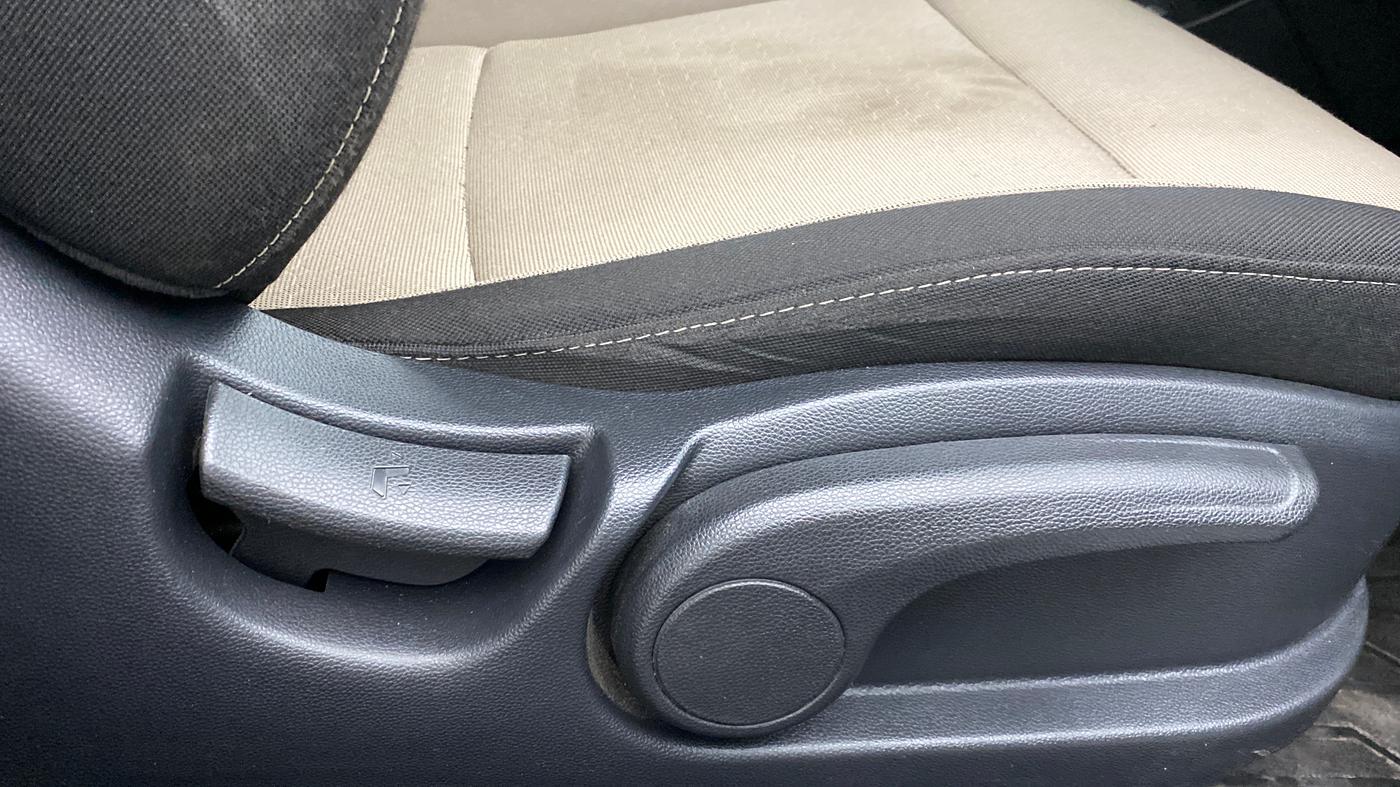 2015 Hyundai Elite i20 ASTA 1.2 (O), Petrol, Manual, 38,193 km, Driver Side Adjustment Panel