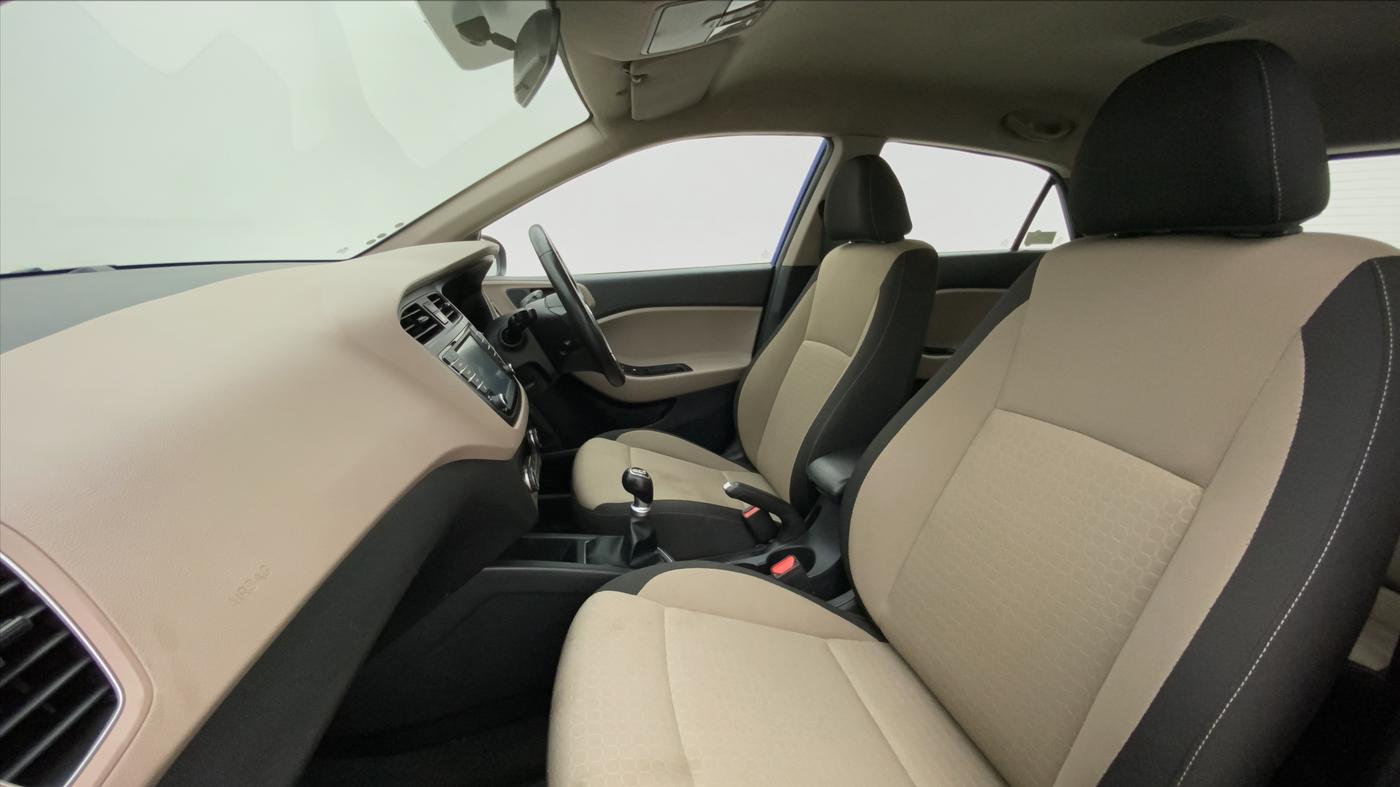 2015 Hyundai Elite i20 ASTA 1.2 (O), Petrol, Manual, 38,193 km, Right Side Front Door Cabin