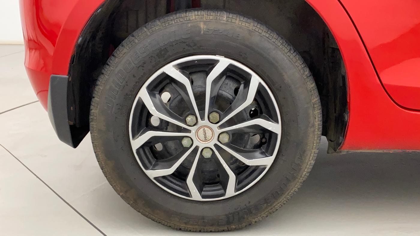 2017 Maruti Swift VXI O, Petrol, Manual, 32,787 km, Right Rear Wheel