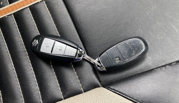 2016 Maruti Swift ZXI, Petrol, Manual, 1,01,363 km, Key Close Up