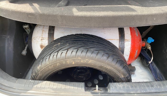 2017 Hyundai Elite i20 ASTA 1.2 (O), CNG, Manual, 1,45,979 km, Boot Inside