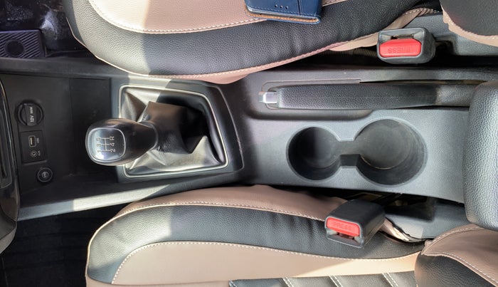 2017 Hyundai Elite i20 ASTA 1.2 (O), CNG, Manual, 1,45,979 km, Gear Lever