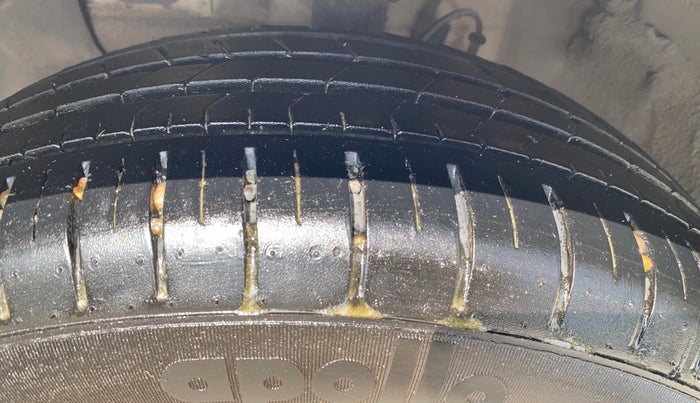 2017 Hyundai Elite i20 ASTA 1.2 (O), CNG, Manual, 1,45,979 km, Left Front Tyre Tread