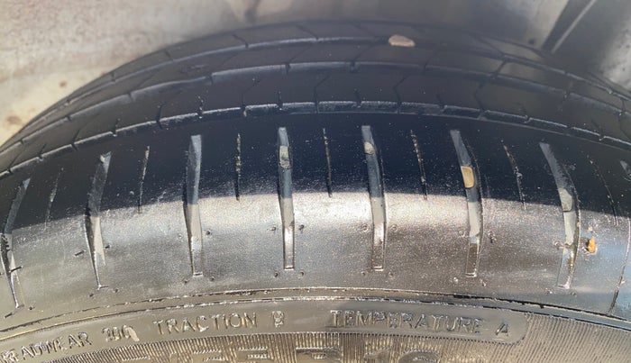 2017 Hyundai Elite i20 ASTA 1.2 (O), CNG, Manual, 1,45,979 km, Left Rear Tyre Tread