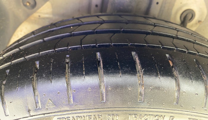 2017 Hyundai Elite i20 ASTA 1.2 (O), CNG, Manual, 1,45,979 km, Right Rear Tyre Tread