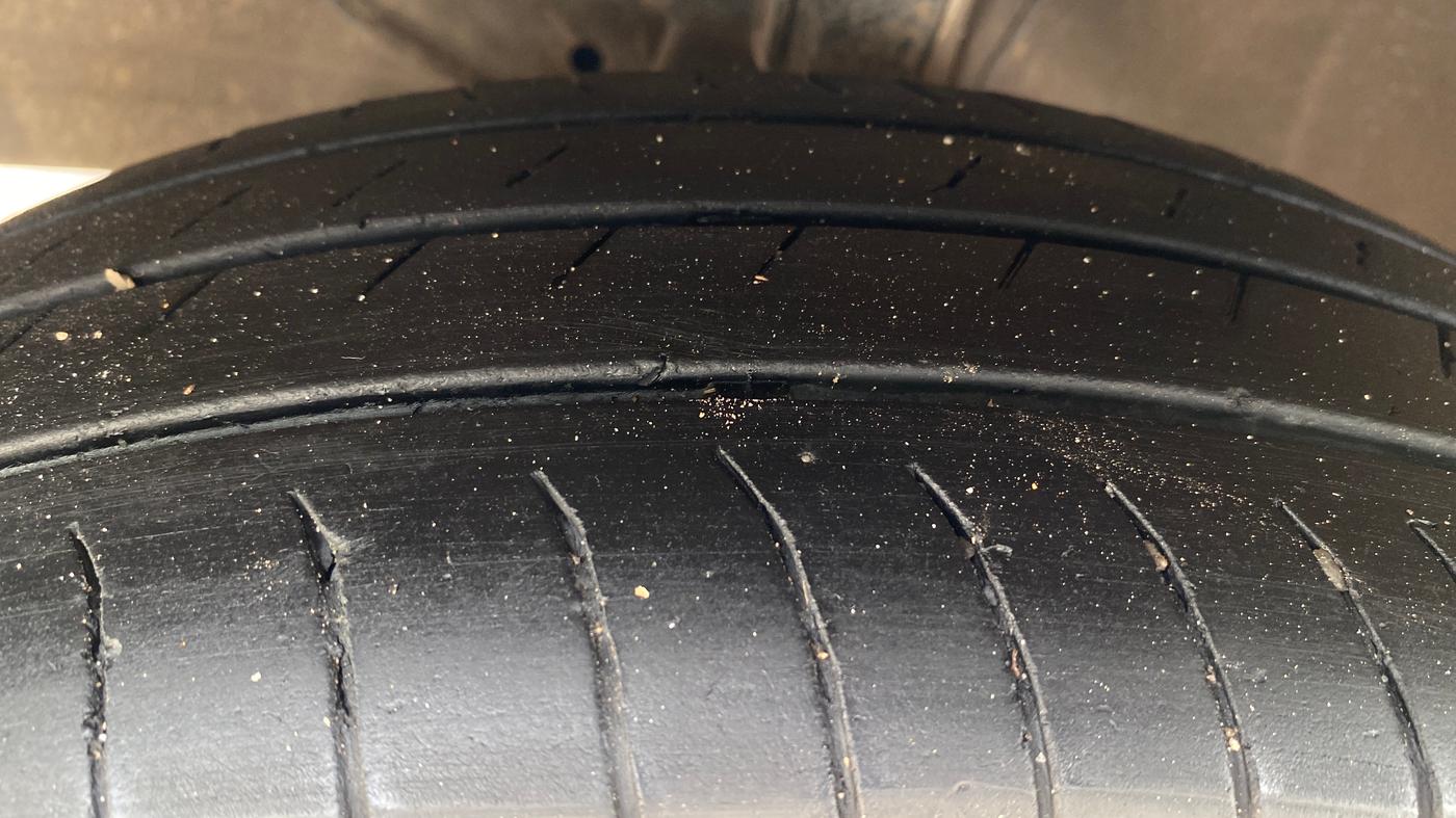 2023 Maruti Ertiga   VXI (O) CNG, CNG, Manual, 1,40,138 km, Left Front Tyre Tread