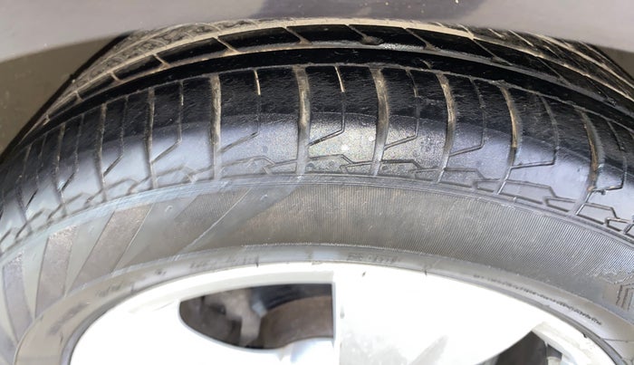 2017 Skoda Superb STYLE 1.8 TSI AT, Petrol, Automatic, 59,773 km, Left Front Tyre Tread