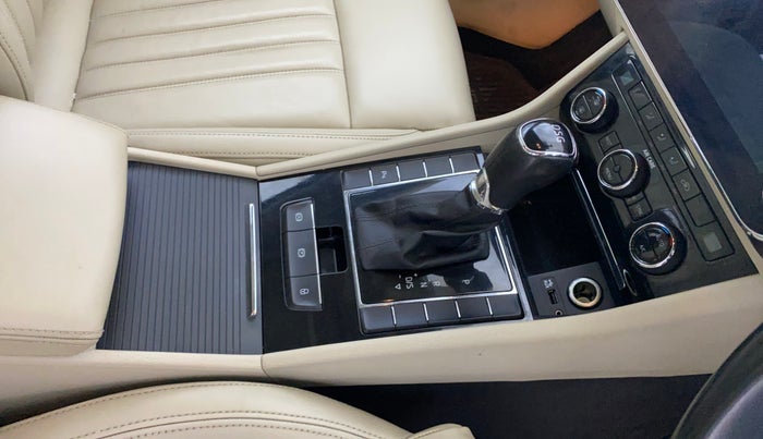 2017 Skoda Superb STYLE 1.8 TSI AT, Petrol, Automatic, 59,773 km, Gear Lever