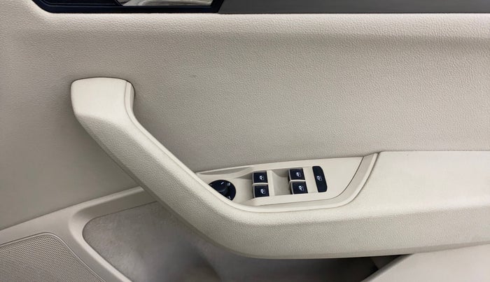 2017 Skoda Superb STYLE 1.8 TSI AT, Petrol, Automatic, 59,773 km, Driver Side Door Panels Control