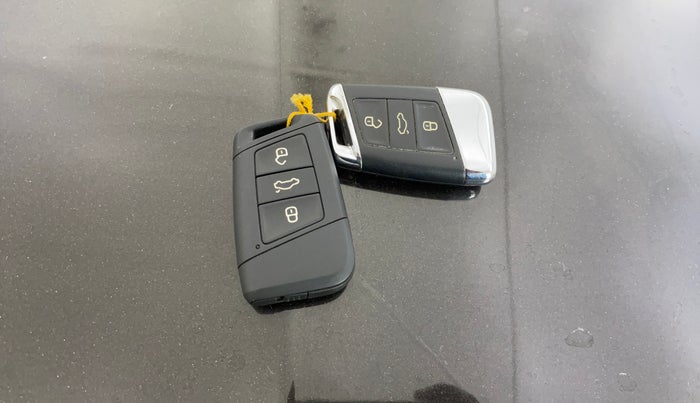 2017 Skoda Superb STYLE 1.8 TSI AT, Petrol, Automatic, 59,773 km, Key Close Up