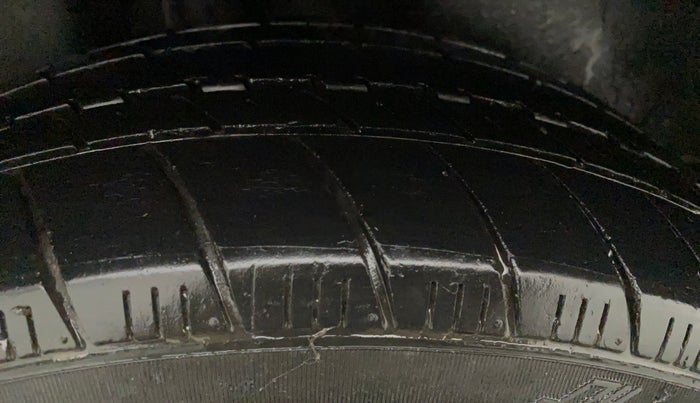 2016 Volkswagen Polo HIGHLINE1.5L, Diesel, Manual, 75,461 km, Right Front Tyre Tread
