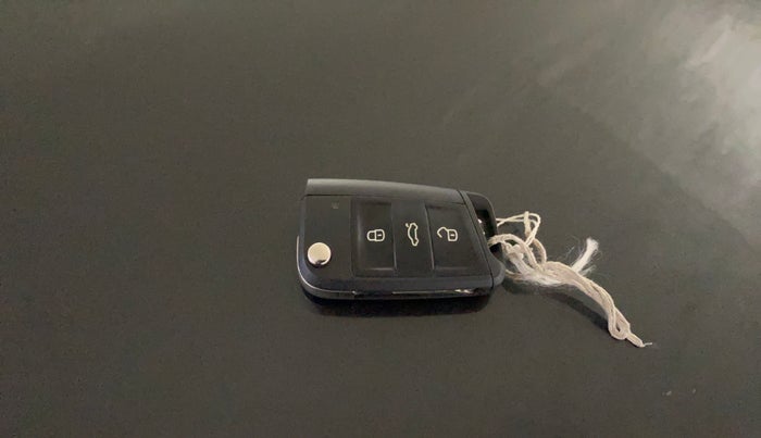 2021 Skoda KUSHAQ AMBITION 1.0L TSI MT, Petrol, Manual, 77,360 km, Key Close Up