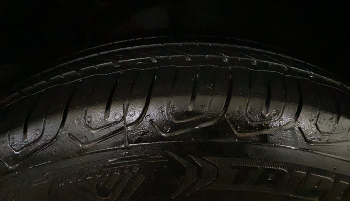 2021 Skoda KUSHAQ AMBITION 1.0L TSI MT, Petrol, Manual, 77,360 km, Right Front Tyre Tread