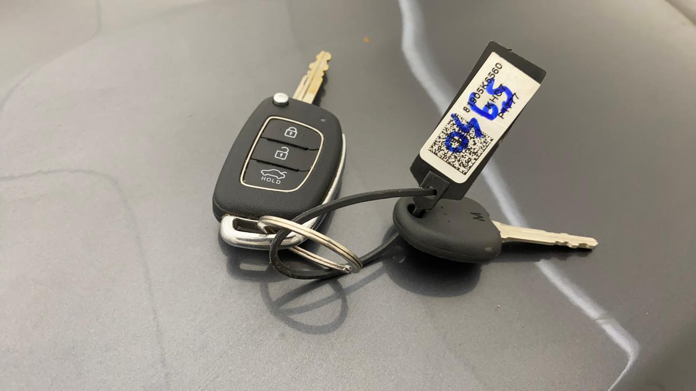 2022 Hyundai AURA S 1.2 CNG, CNG, Manual, 38,882 km, Key Close Up