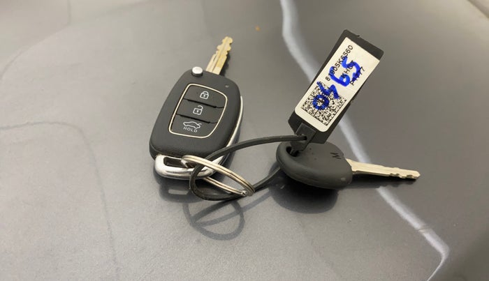 2022 Hyundai AURA S 1.2 CNG, CNG, Manual, 38,882 km, Key Close Up