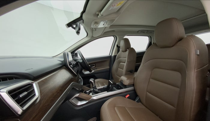 2021 Tata Harrier XZA PLUS 2.0L, Diesel, Automatic, 82,194 km, Right Side Front Door Cabin