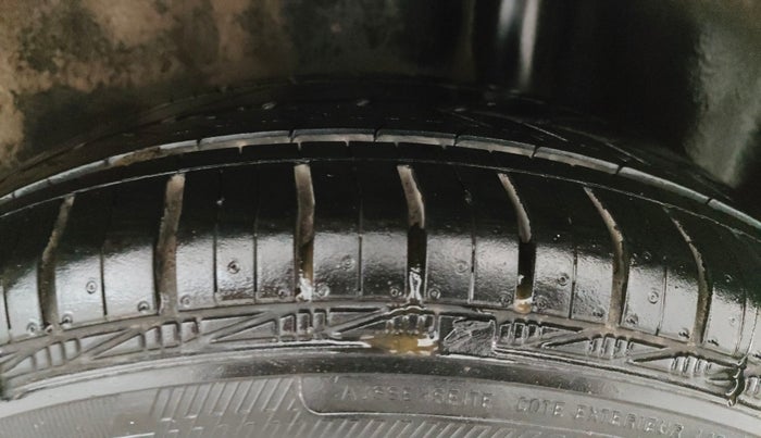 2012 Ford Figo TITANIUM 1.2 PETROL, Petrol, Manual, 1,04,374 km, Left Rear Tyre Tread