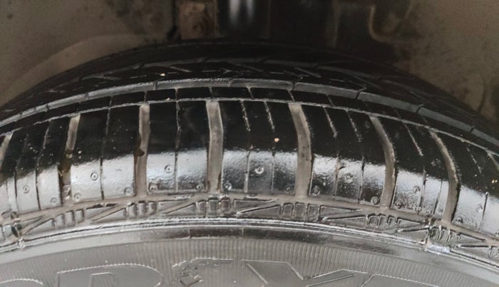 2012 Ford Figo TITANIUM 1.2 PETROL, Petrol, Manual, 1,04,374 km, Right Front Tyre Tread