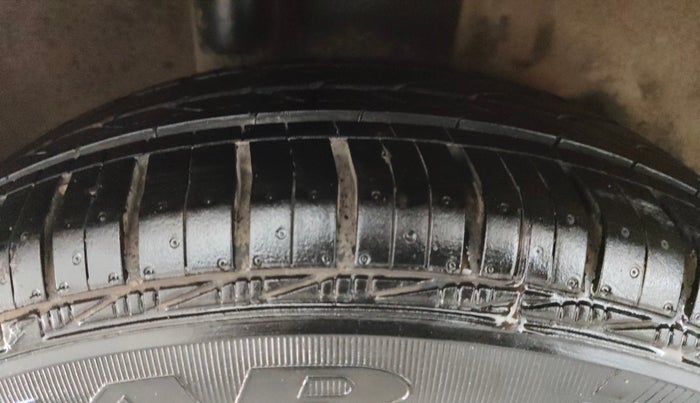 2012 Ford Figo TITANIUM 1.2 PETROL, Petrol, Manual, 1,04,374 km, Right Rear Tyre Tread