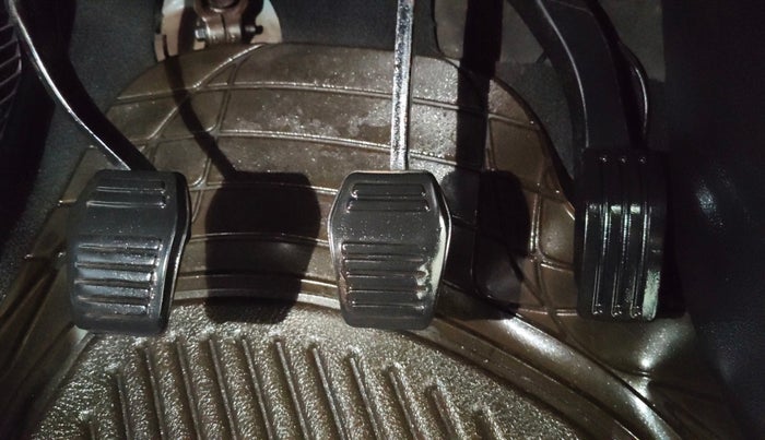 2012 Ford Figo TITANIUM 1.2 PETROL, Petrol, Manual, 1,04,374 km, Pedals