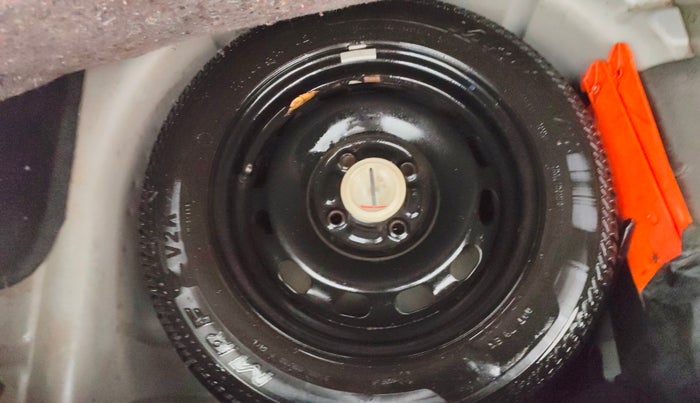 2012 Ford Figo TITANIUM 1.2 PETROL, Petrol, Manual, 1,04,374 km, Spare Tyre