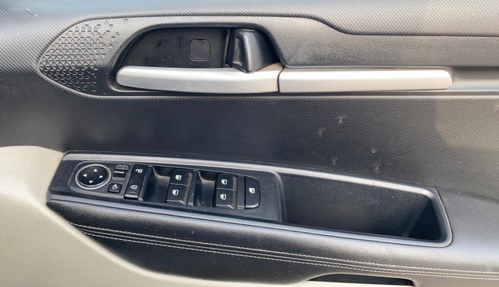 2020 KIA SONET HTX 1.0 IMT, Petrol, Manual, 38,690 km, Driver Side Door Panels Control