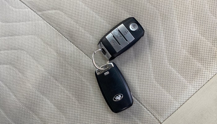 2020 KIA SONET HTX 1.0 IMT, Petrol, Manual, 38,690 km, Key Close Up