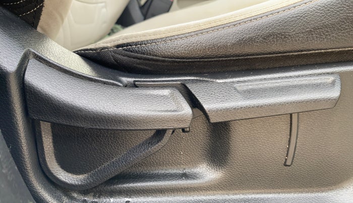 2020 KIA SONET HTX 1.0 IMT, Petrol, Manual, 38,690 km, Driver Side Adjustment Panel