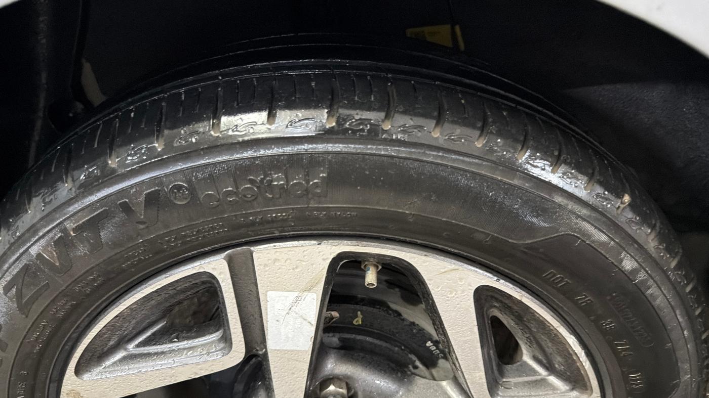 2023 Hyundai AURA SX 1.2 CNG, CNG, Manual, 47,577 km, Right Rear Tyre Tread