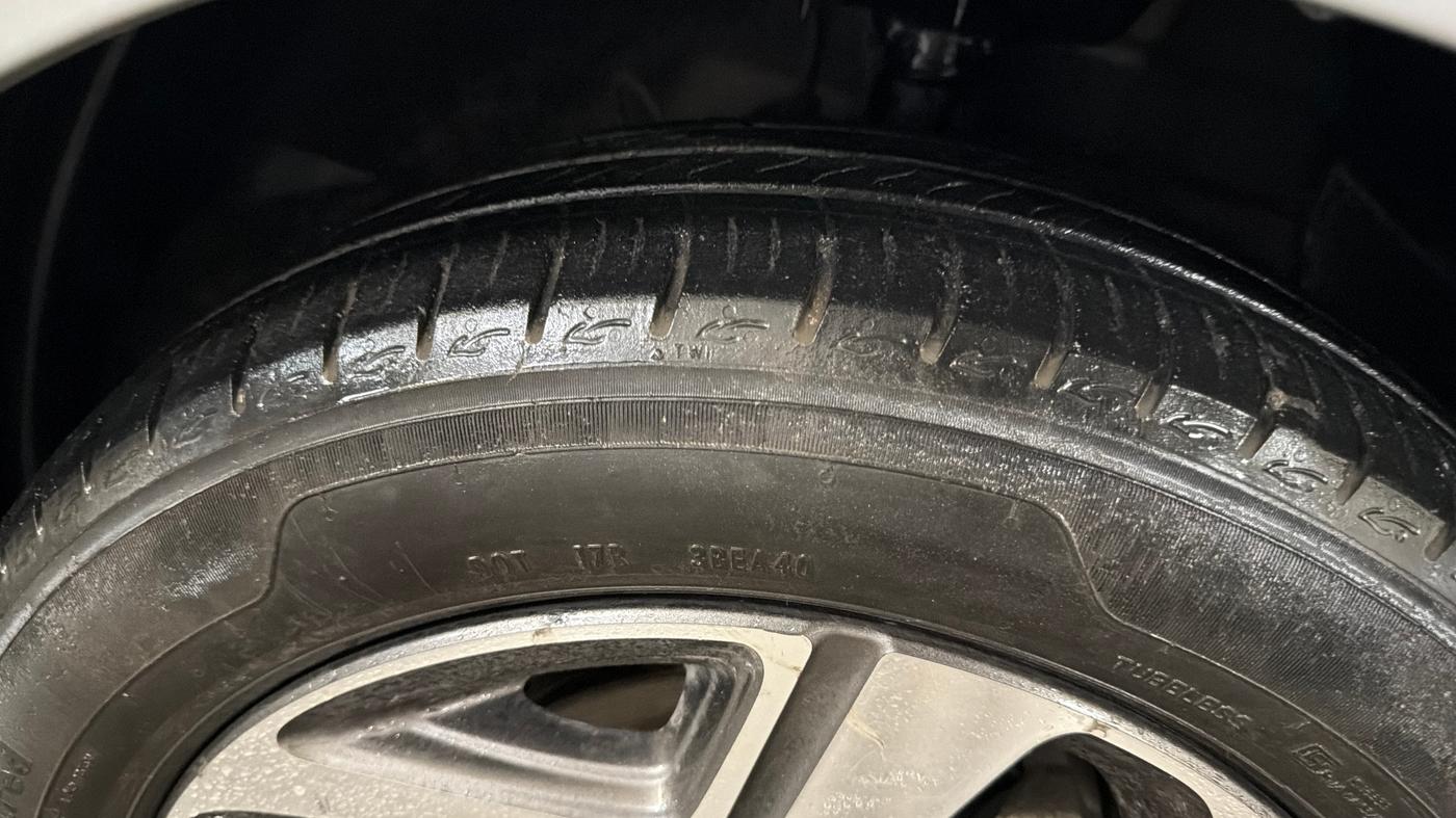 2023 Hyundai AURA SX 1.2 CNG, CNG, Manual, 47,577 km, Right Front Tyre Tread
