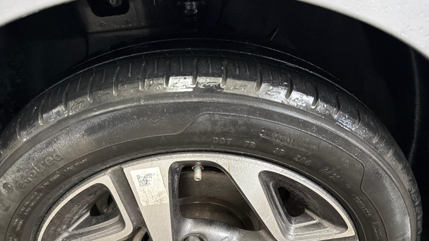 2023 Hyundai AURA SX 1.2 CNG, CNG, Manual, 47,577 km, Left Front Tyre Tread