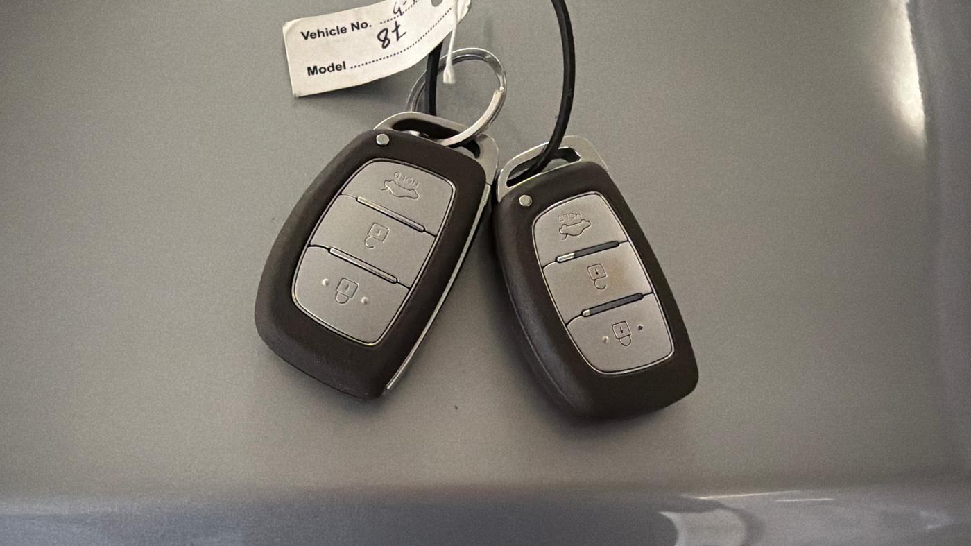 2023 Hyundai AURA SX 1.2 CNG, CNG, Manual, 47,577 km, Key Close Up