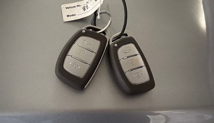 2023 Hyundai AURA SX 1.2 CNG, CNG, Manual, 47,577 km, Key Close Up