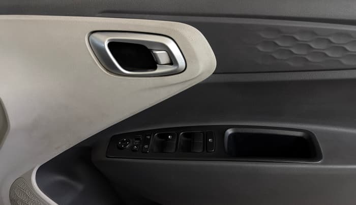 2023 Hyundai AURA SX 1.2 CNG, CNG, Manual, 47,577 km, Driver Side Door Panels Control